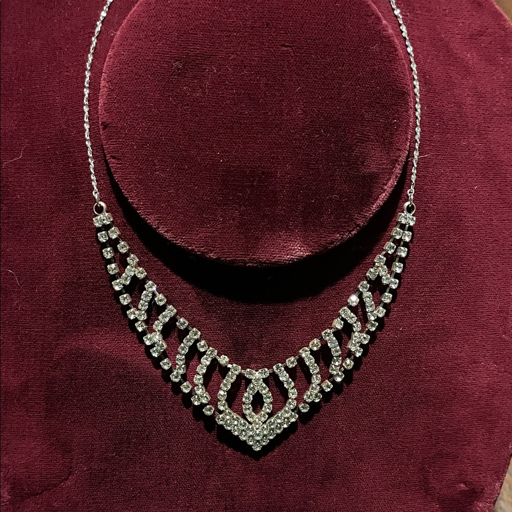 Gorgeous Rhinestone Silver Necklace, Adjustable from 16-19 inches. Like new.